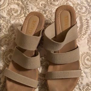 Size 9 XOXO wedges